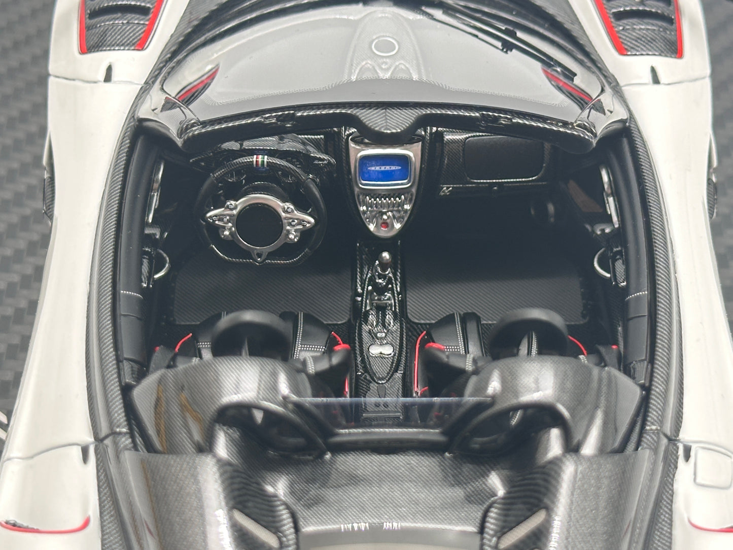 AustraLux Model 1/18 Pagani Huayra Roadster BC Pearlescent White Limited Edition Car Model
