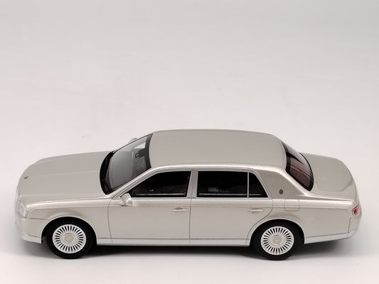 Kyosho 1/18 Toyota Century Silver Alloy Full Open Car Model Ornaments Birthday Gift