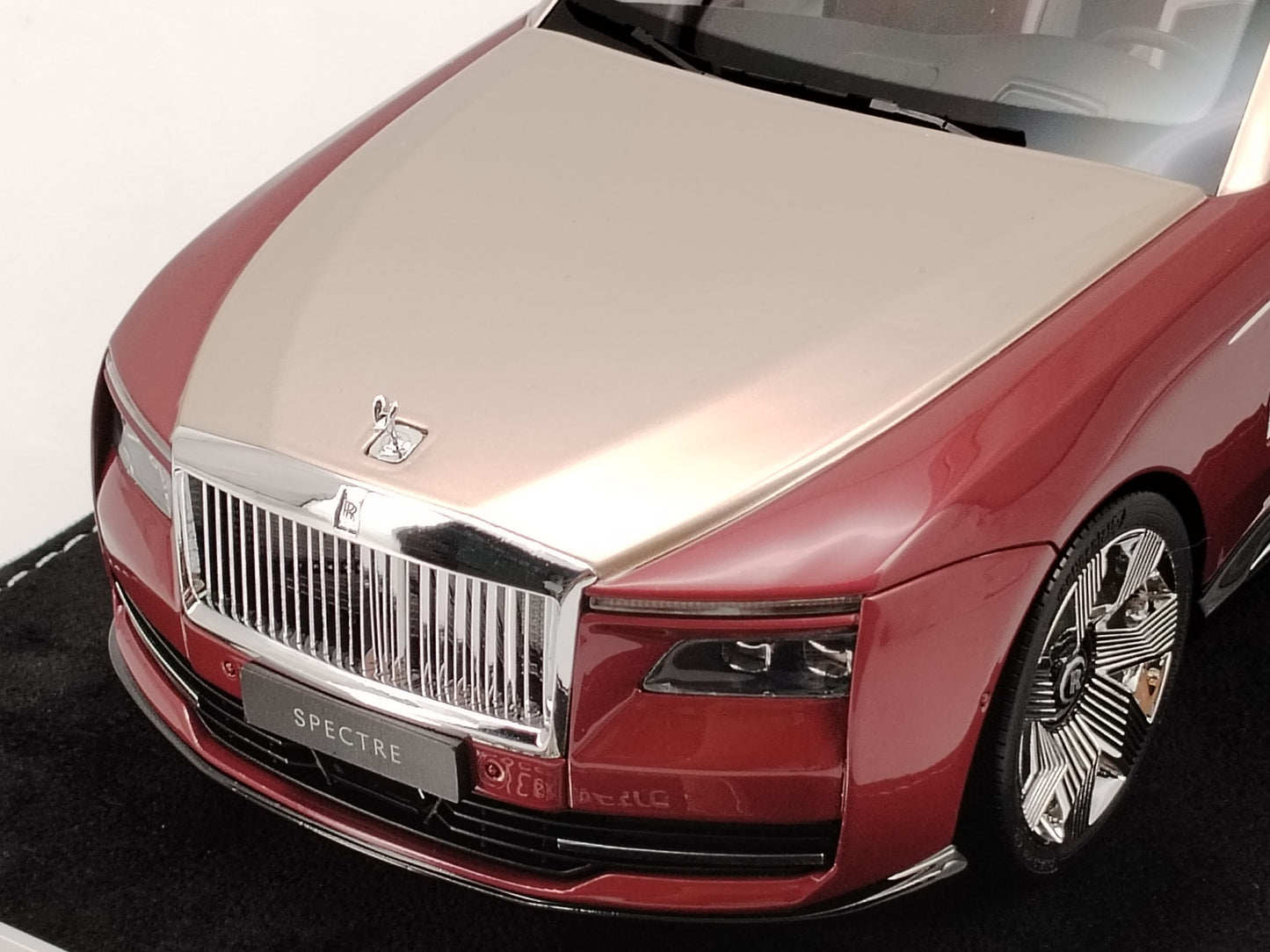 HH Model 1/18 Rolls-Royce Spectre Cherry Red/Champagne Gold Simulation Car Model