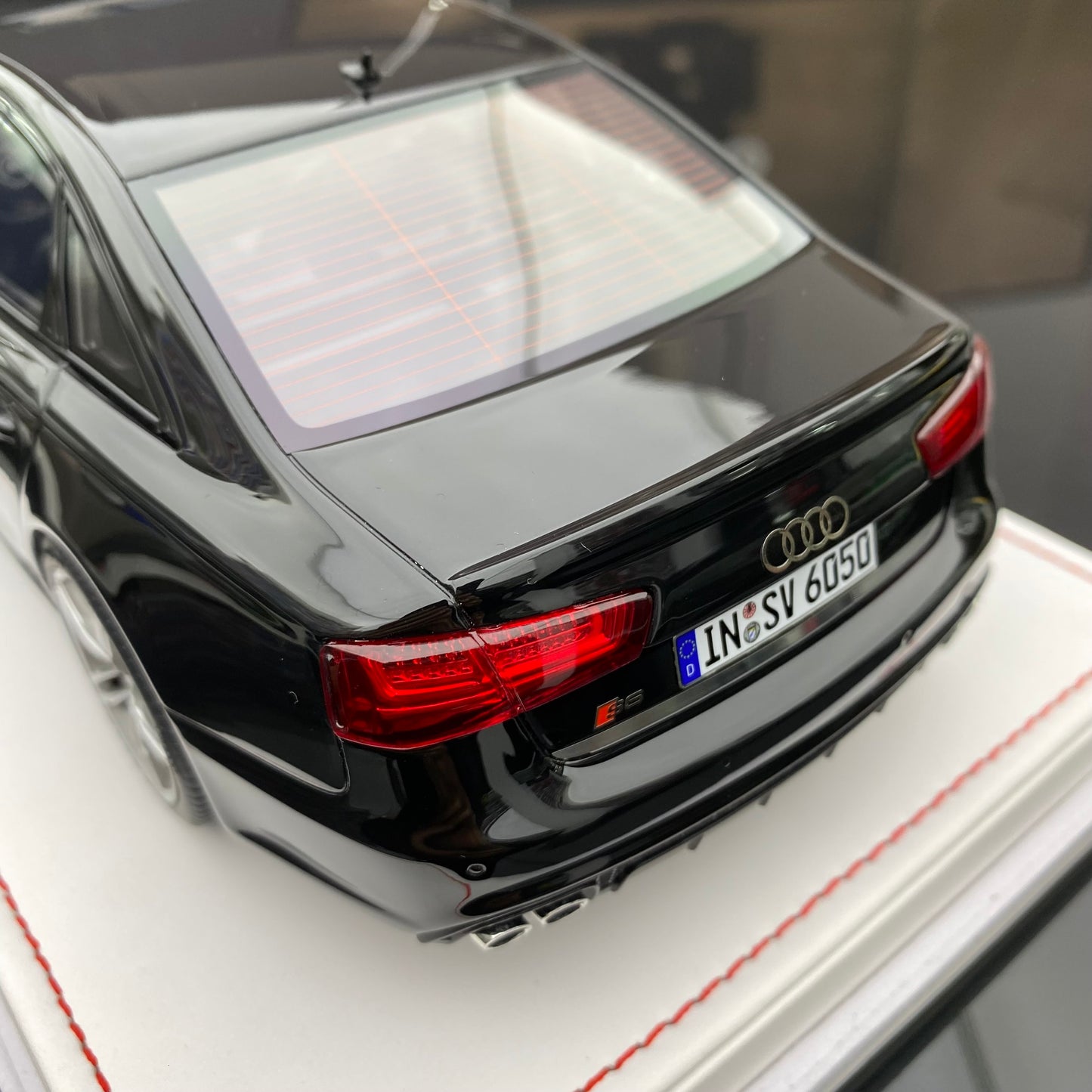 IVY Tailor 1/18 AUDI Audi S6 Sedan resin car model birthday gift ornament