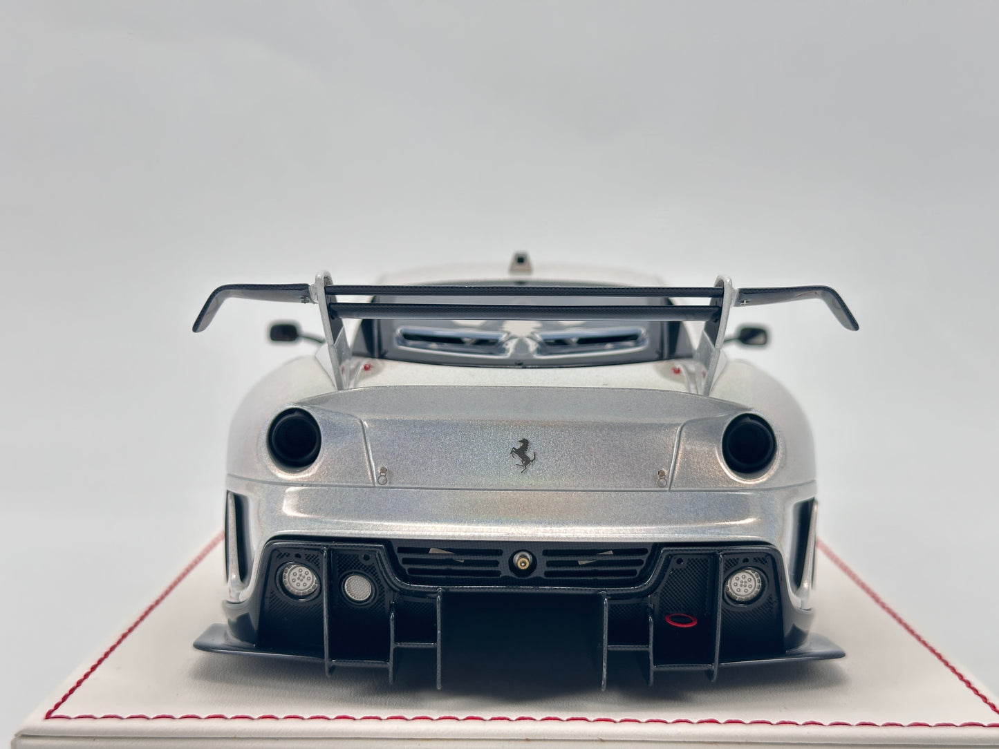 DG 1/18 Ferrari 599 XX EVO in Chameleon White, Simulation Model Car