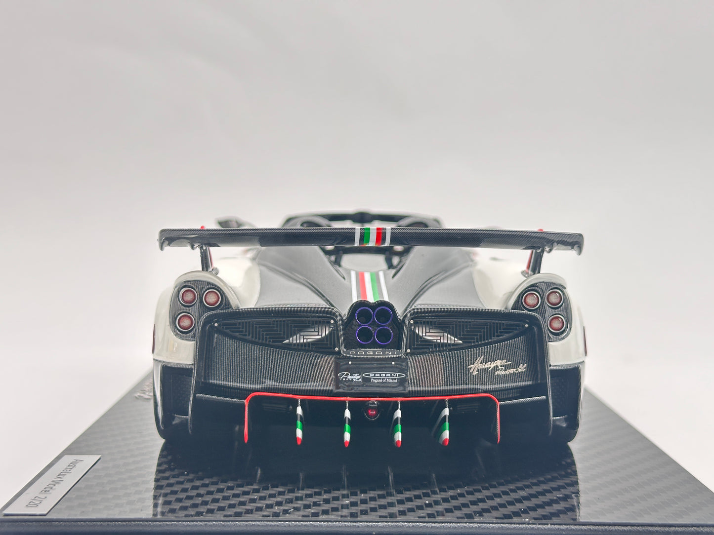 AustraLux Model 1/18 Pagani Huayra Roadster BC Pearlescent White Limited Edition Car Model
