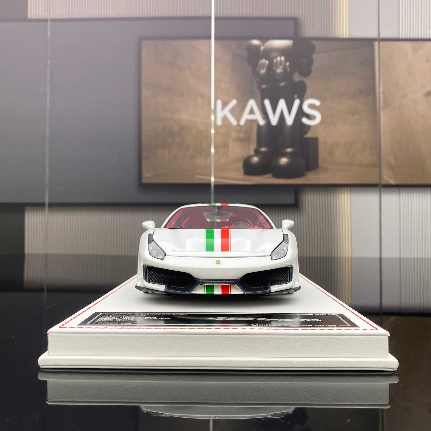 DM 1/18 Ferrari 488 pista resin fully opened fluorescent limited edition car model ornaments