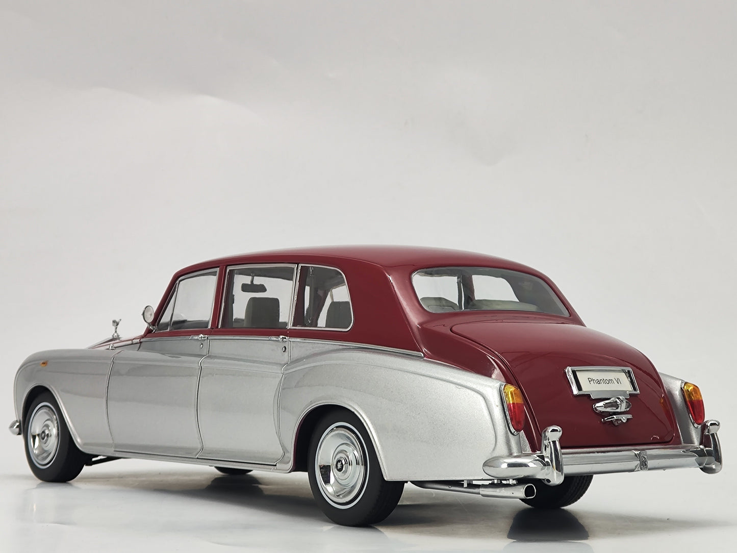 Kyosho 1/18 Rolls-Royce Phantom IV Silver Red Cover Alloy Simulation Model Car