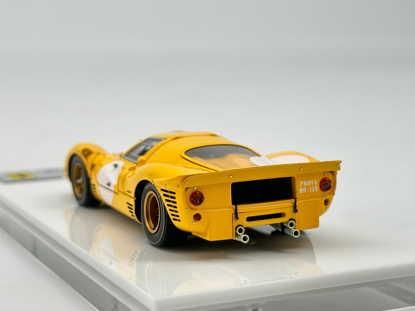 DMH 1/43 Ferrari 330 P4 Limited Edition Simulation Model Car