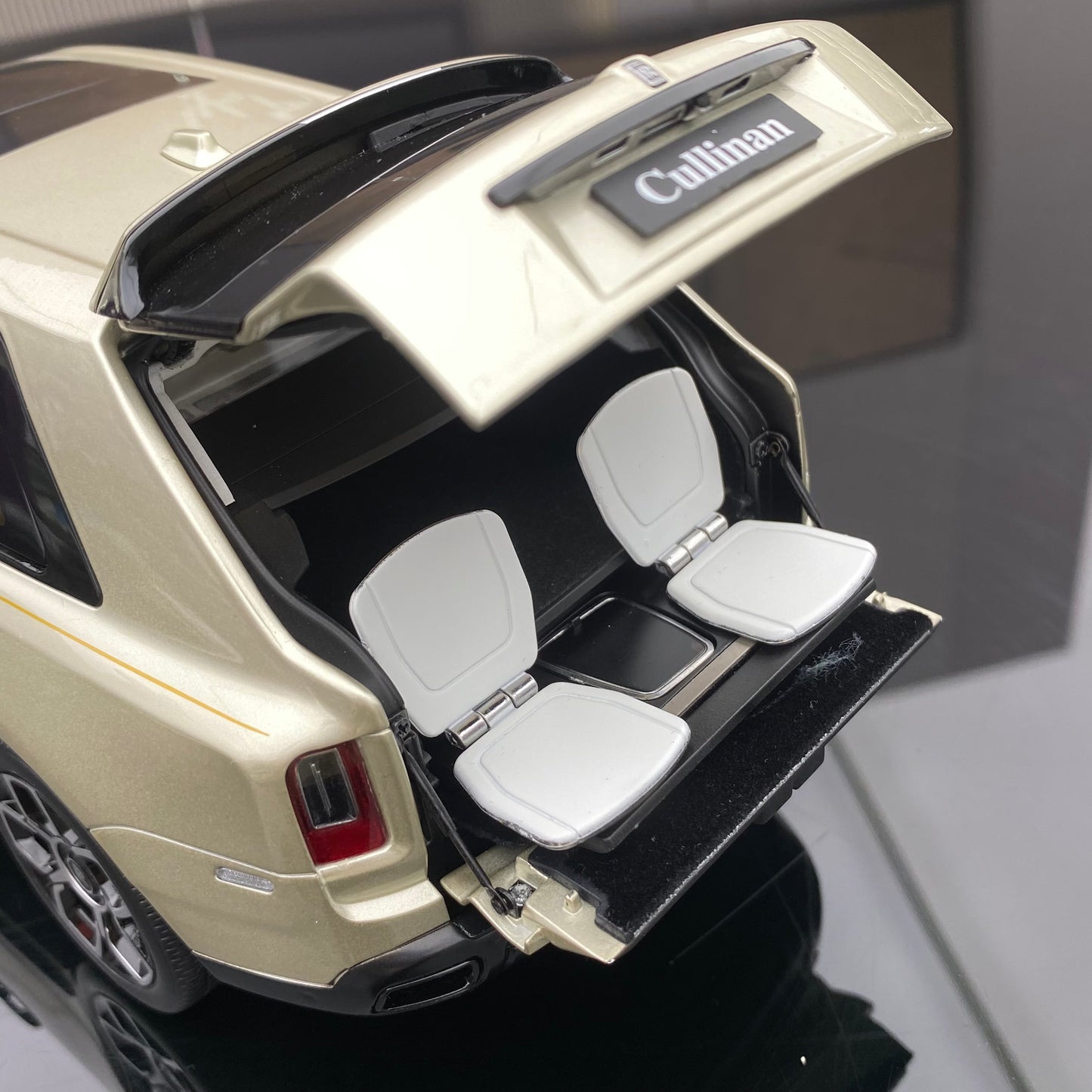 KENGFAI1/18 Rolls-Royce Cullinan alloy full version car model ornaments