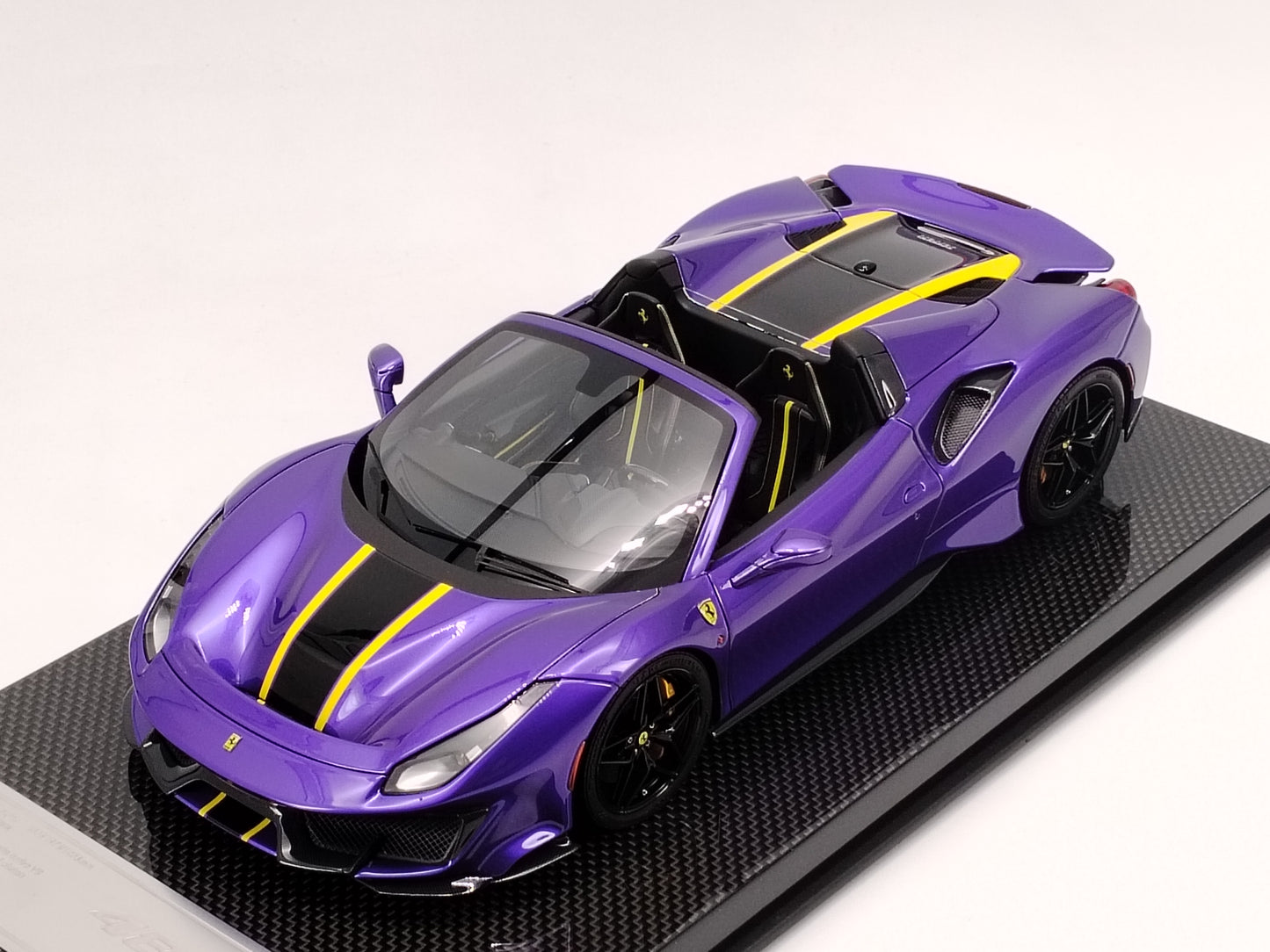 DINOMDOEL 1/18 Ferrari 488 PISTA SPIDER Purple Simulation Model Car FPS003B