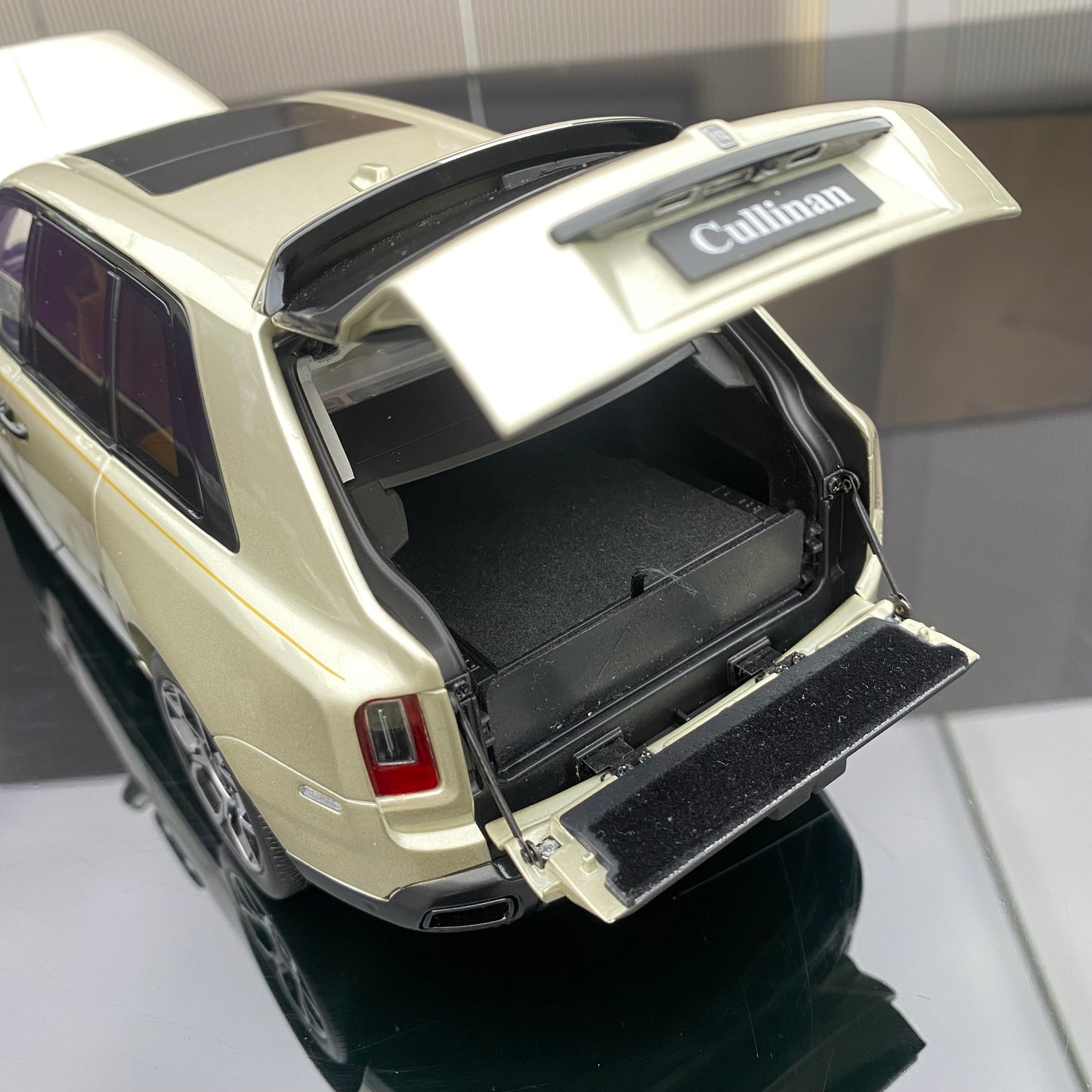 KENGFAI1/18 Rolls-Royce Cullinan alloy full version car model ornaments