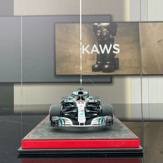 Spark 1/18 Mercedes-AMG F1 Team W09 2018 Brazil Grand Prix Victory No. 44 Hamilton Buonarte Special Edition Silver Paint Simulation Car Model