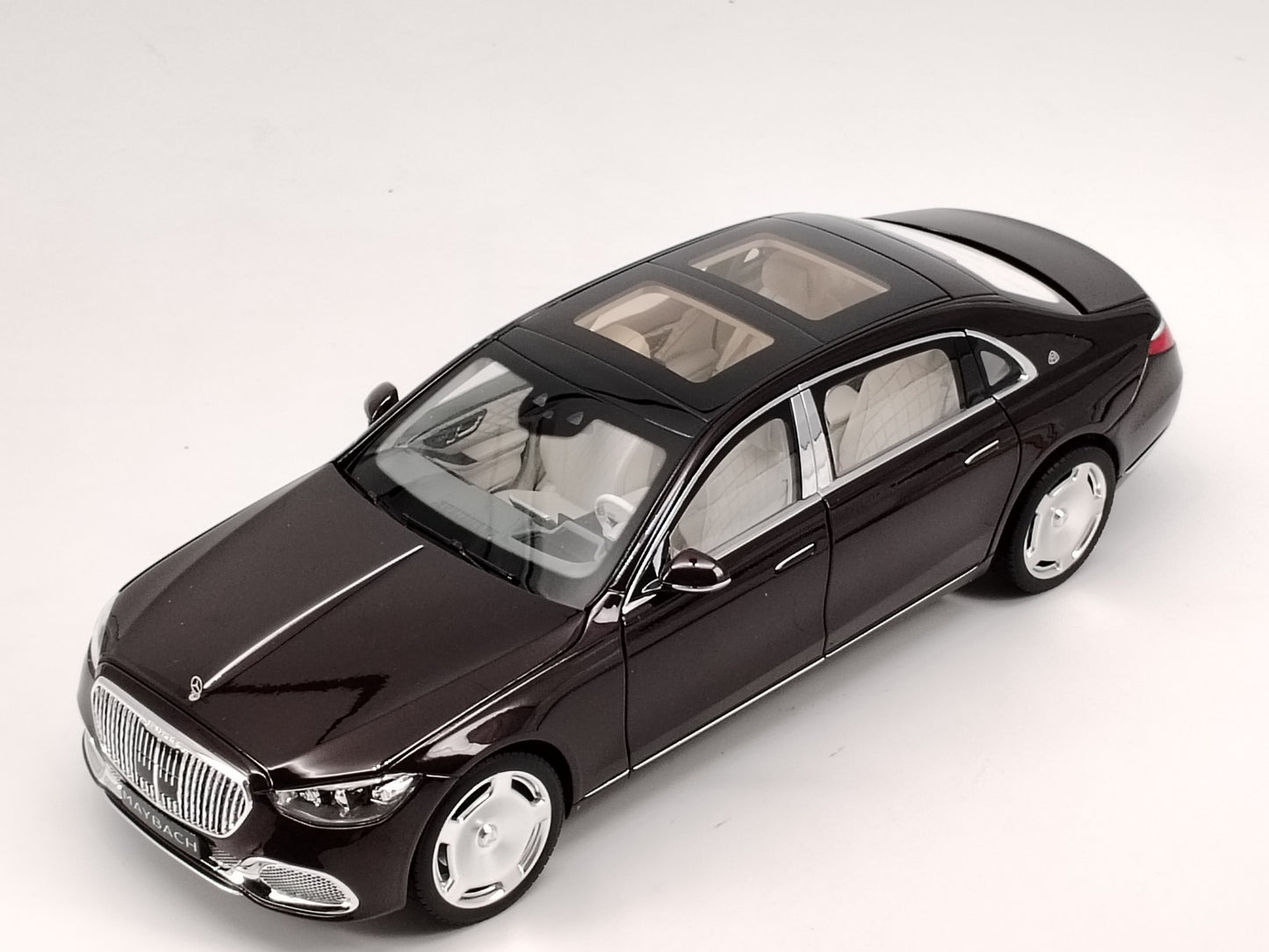 Norev 1/18 Mercedes-Benz Maybach S680C 2021 Red and Black Alloy Full Open Car Model NOR154