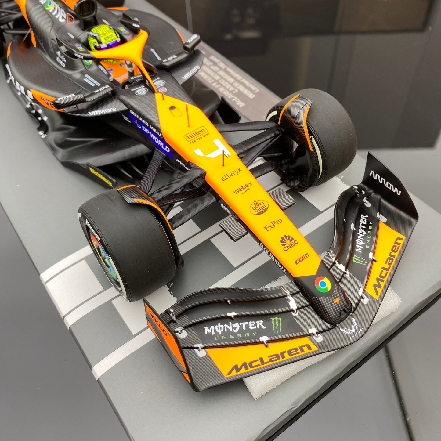 MINICHAMPS 1/18 McLaren FORMULA 1 TEAM MCL38 - LANDO NORRIS black and orange paint