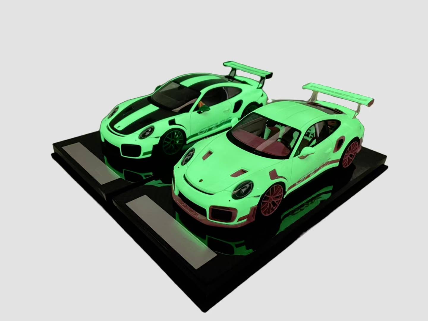 UU 1/18 Porsche 911 GT2RS Limited Edition Car Model Ornament
