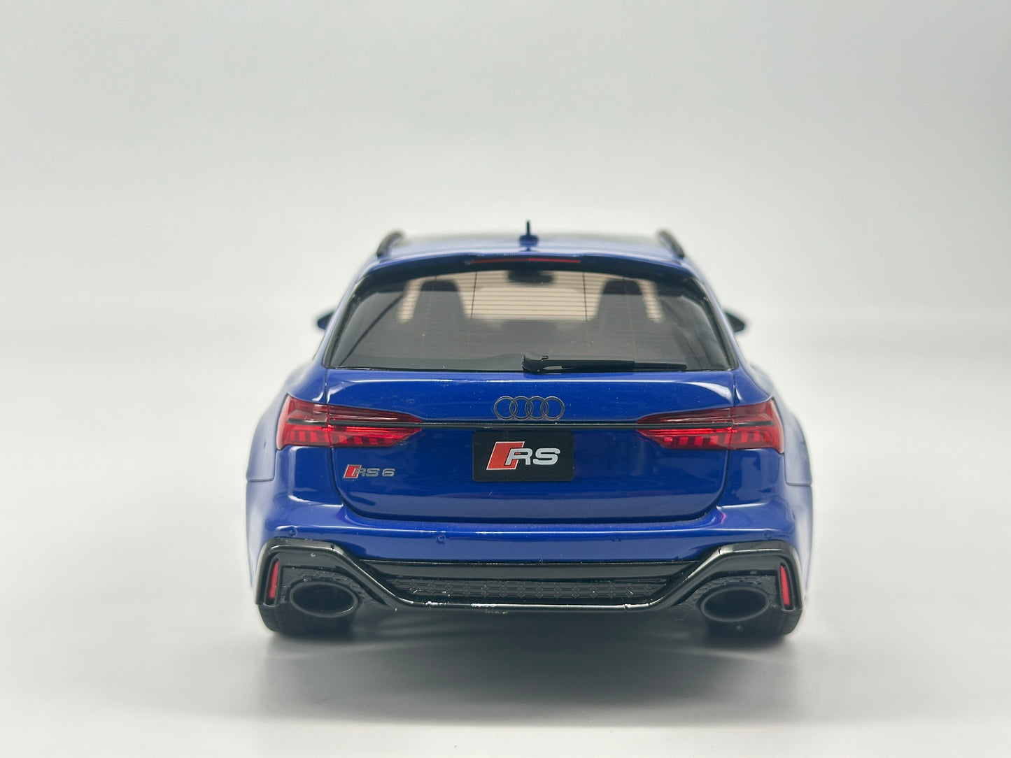 GT Spirit 1/18 Audi RS6 AVANT Blue Simulation Car Model Ornaments