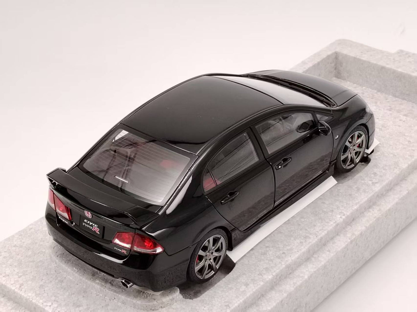 MOTORHELIX 1/18 Honda Civic Type R (FD2) 2007 Late Version Crystal Metallic Black Alloy Car Model