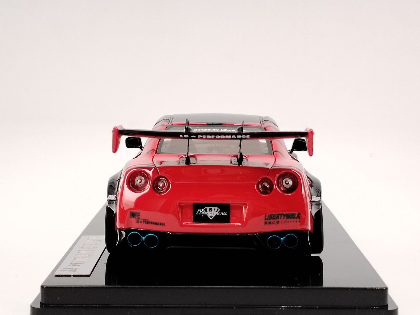 One Model 1/43 Nissan GTR R35 LBWK ADVAN Car Model