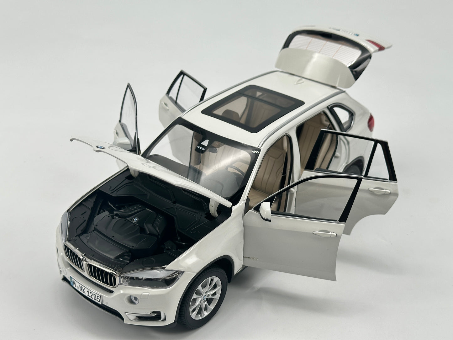 paragon 1/18 BMW X5(F15) white alloy model car