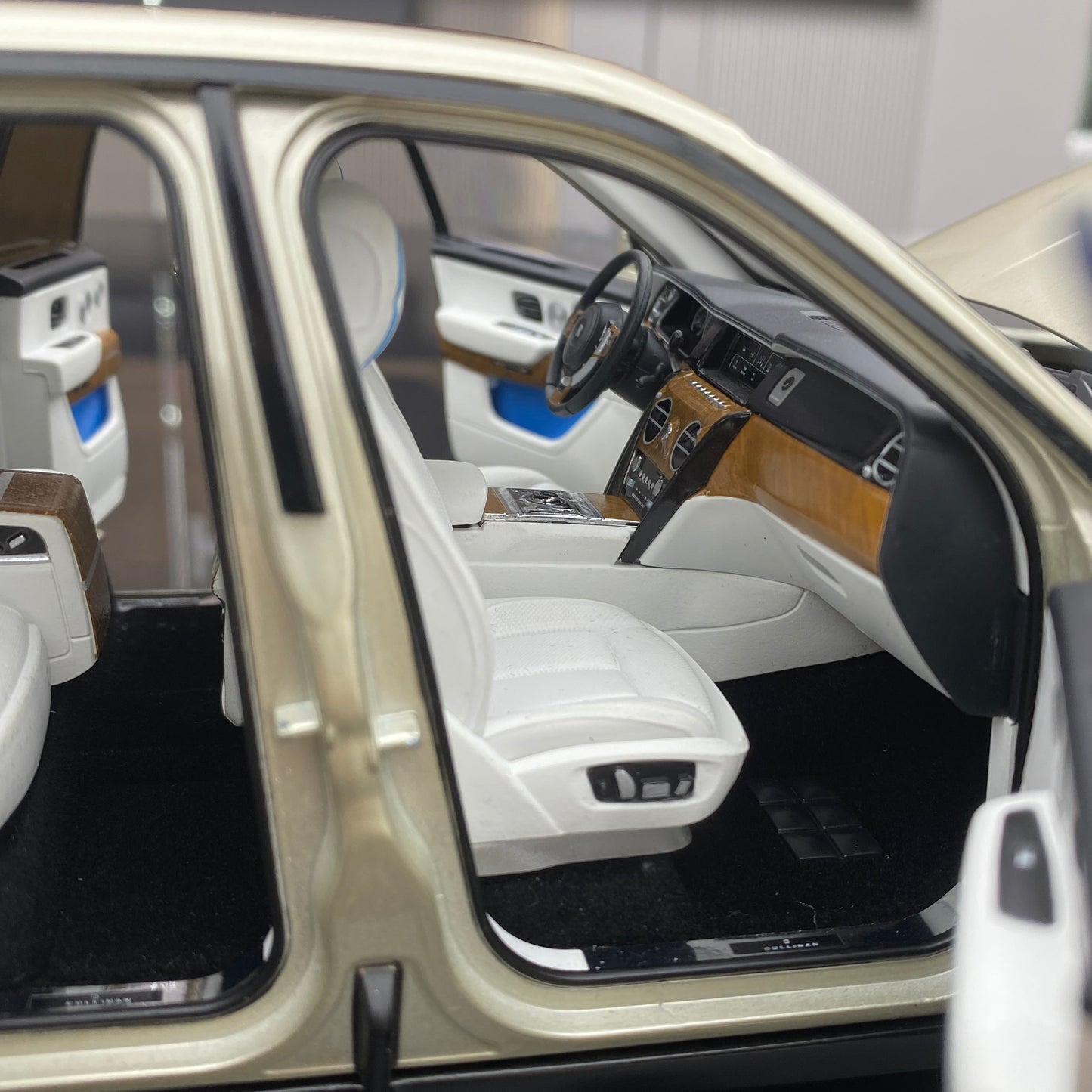 KENGFAI1/18 Rolls-Royce Cullinan alloy full version car model ornaments