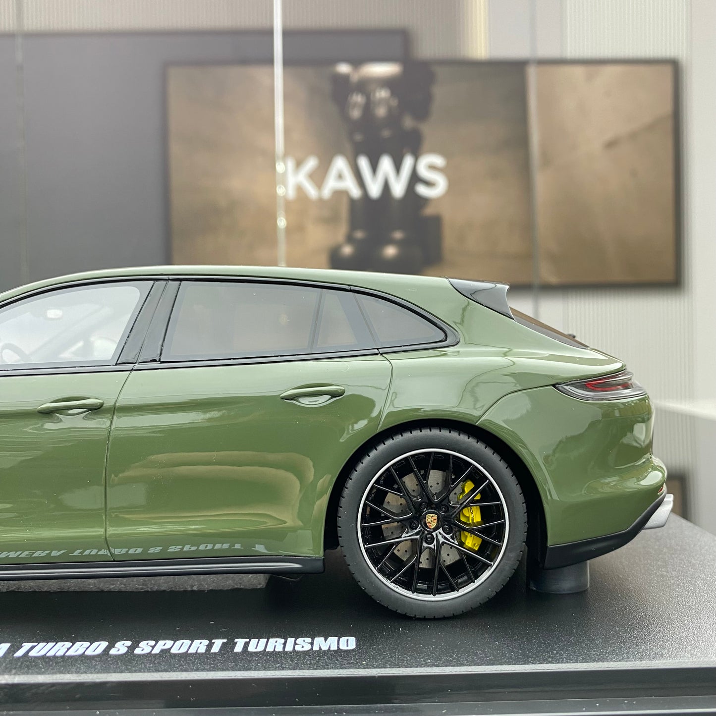 Porsche Panamera Turbo S Sport Turismo a escala 1/18