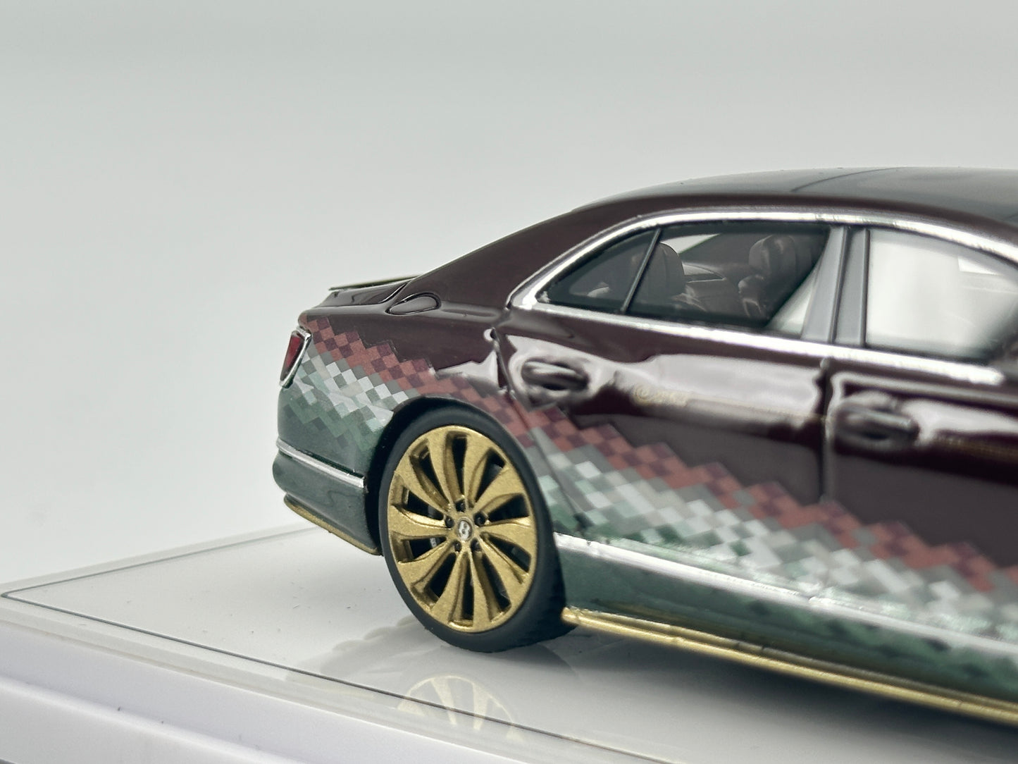 TSM Model 1/43 Bentley Flying Spur Christmas Brown Simulation Car Model Ornaments