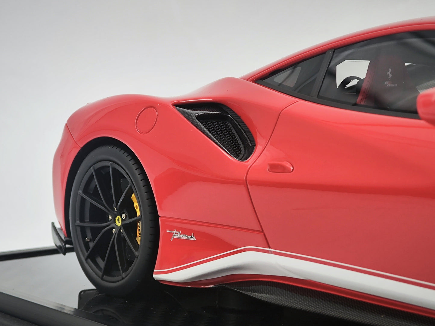 BBR 1/18 Ferrari 488 Pista Standard Red Model Car