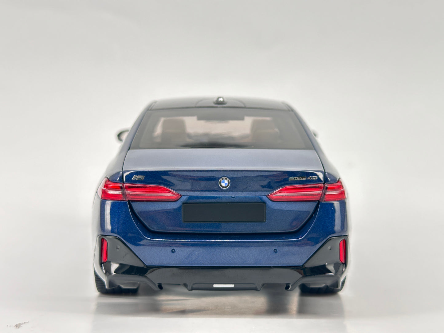 MINICHAMPS 1/18 BMW i5 Metallic Blue Alloy Car Model 110023400