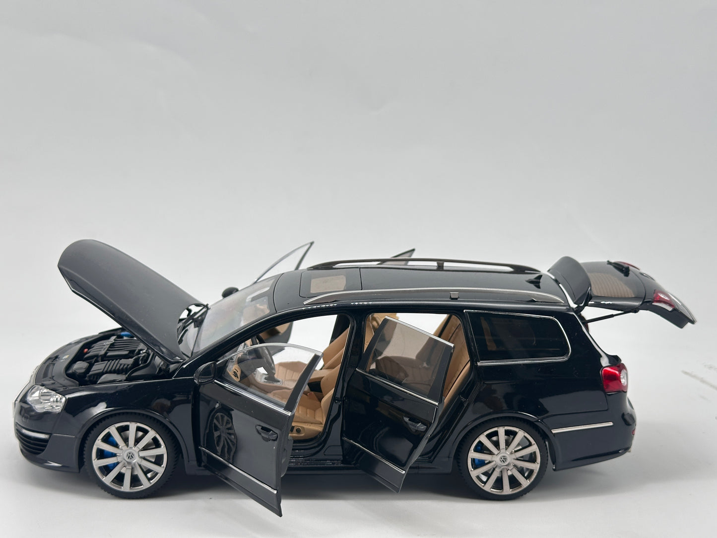 NZG 1/18 Volkswagen Passat R36 Variant Black Alloy Car Model