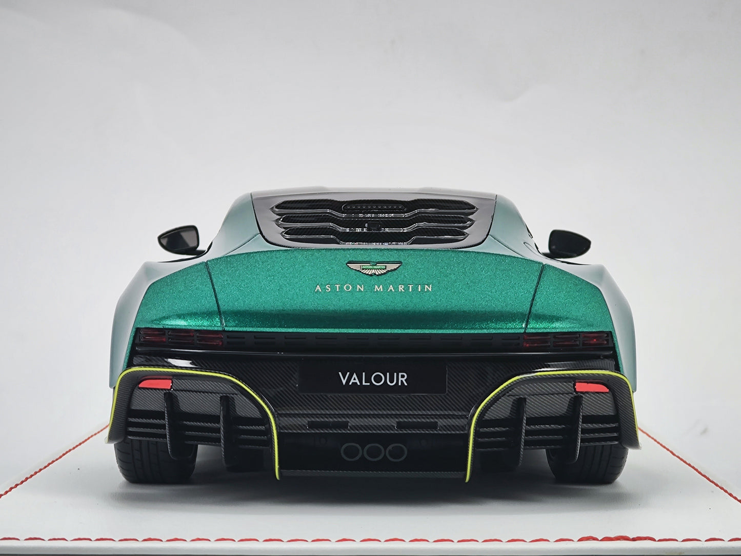 Runner 1/18 Aston Martin Valour Racing Green Resin Model