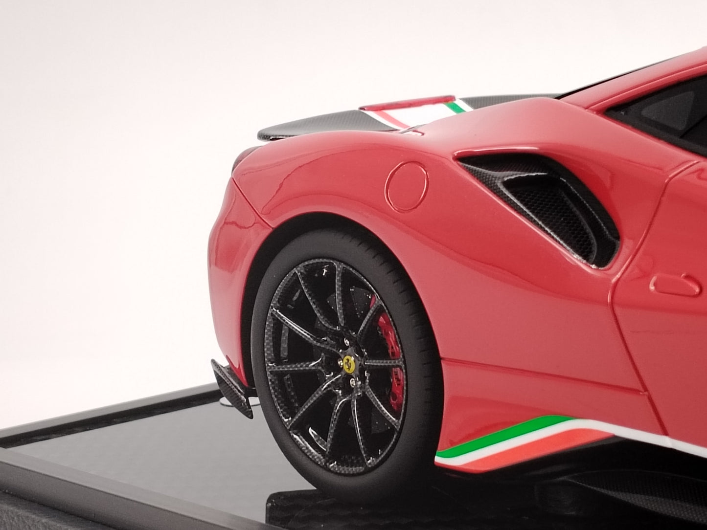 BBR 1/18 Ferrari 488 PISTA PILOTI #108 Red Model Car