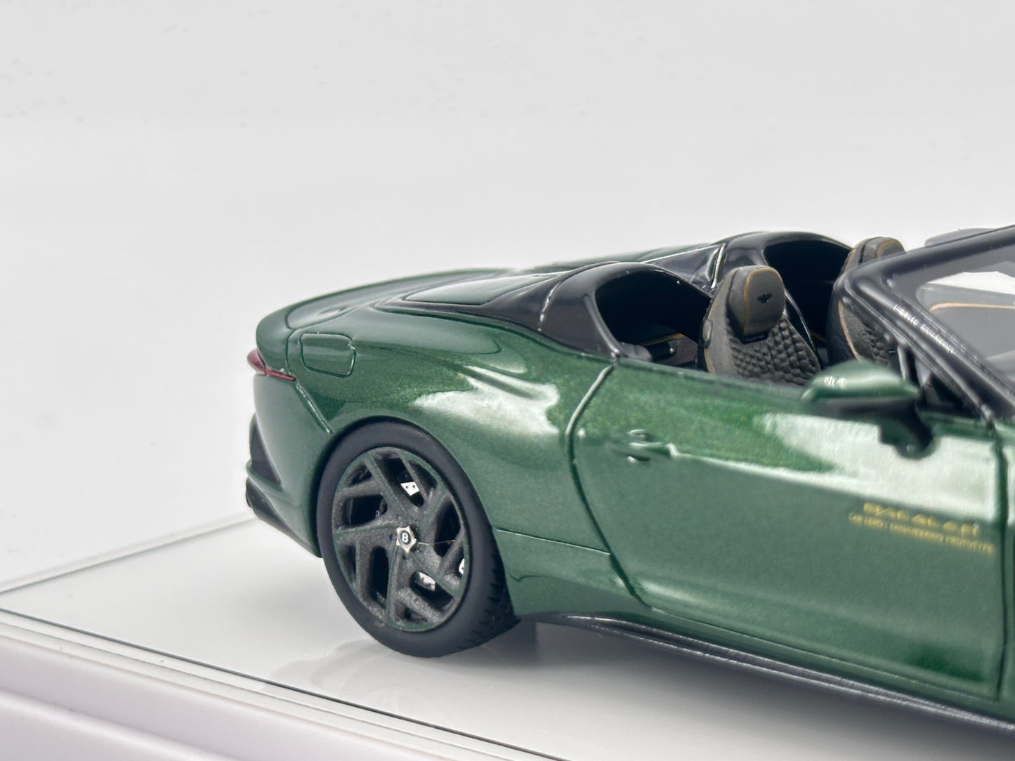 TSM 1/43 Bentley MULLINER BACALAR in Green, Simulation Model Ornament