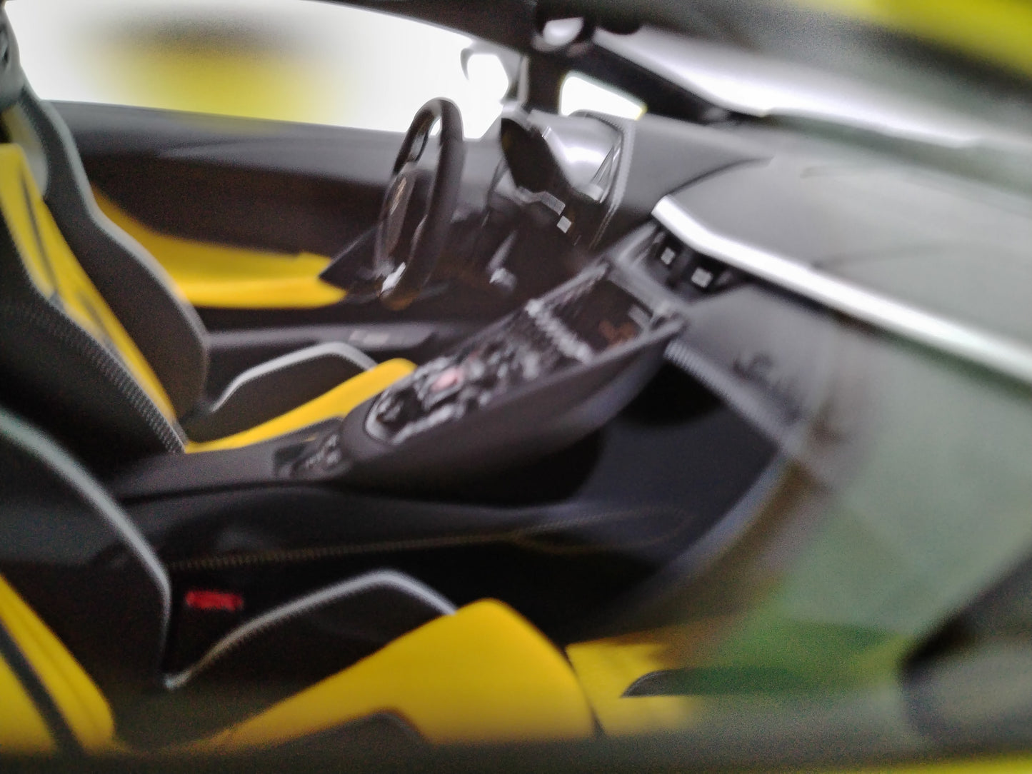 DG 1/18 Lamborghini Aventador GT EVO Yellow Limited Edition Model Car
