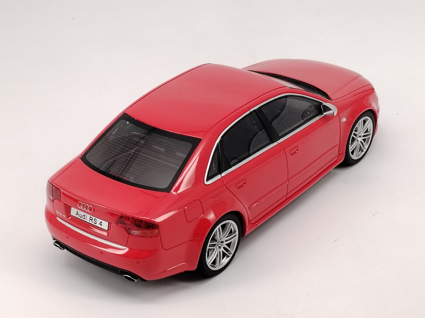 OTTO 1/18 Audi RS4 B7 4.2 Red Simulation Car Model