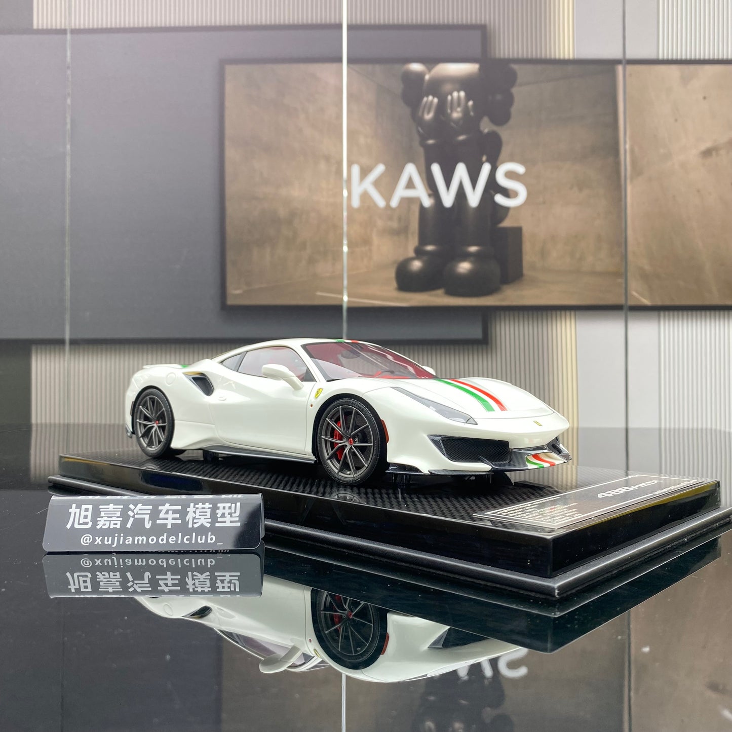 DM 1/18 Ferrari 488 pista resin fully opened fluorescent limited edition car model ornaments