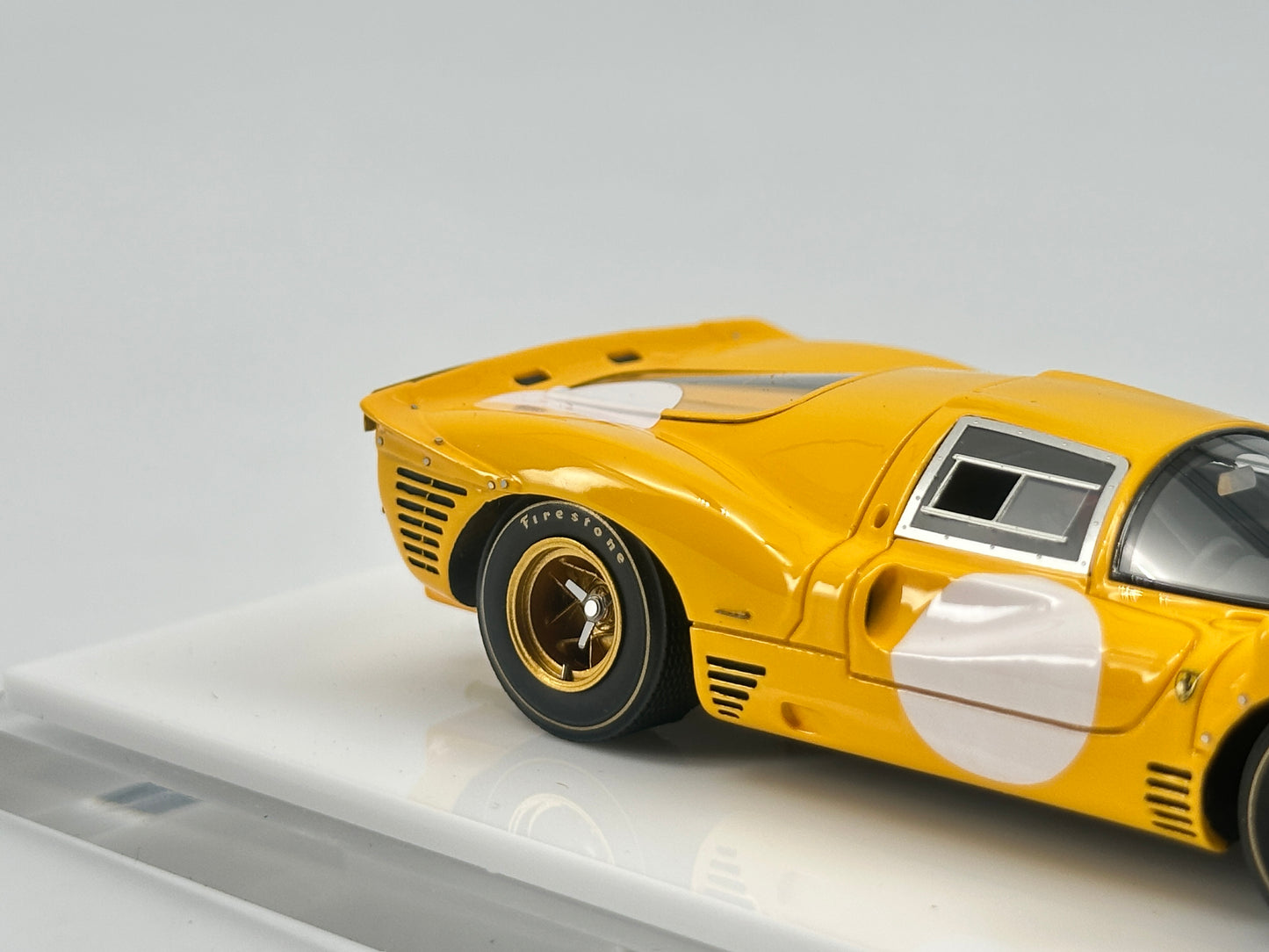 DMH 1/43 Ferrari 330 P4 Limited Edition Simulation Model Car