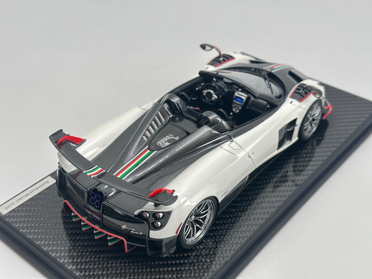 AustraLux Model 1/18 Pagani Huayra Roadster BC Pearlescent White Limited Edition Car Model