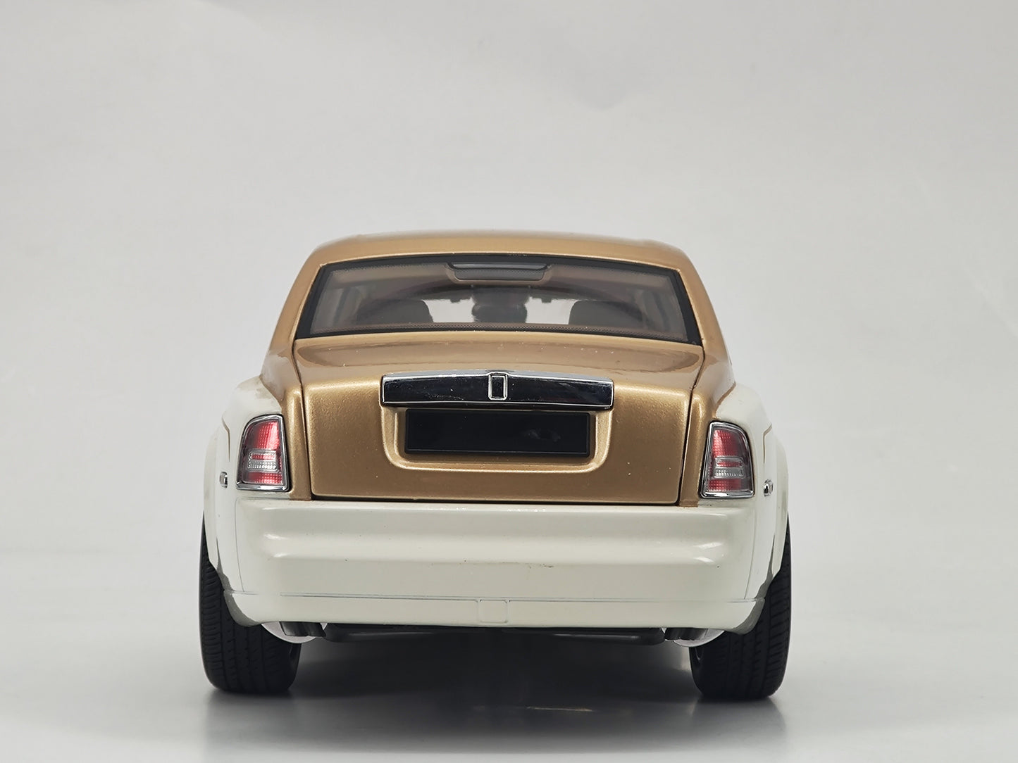 Kyosho 1/18 Rolls-Royce Phantom Peninsula Green Alloy Model Car