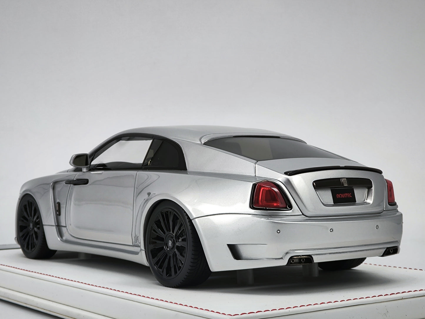 DG 1/18 Rolls-Royce Phantom Limited Edition Simulation Car Model Birthday Gift Ornaments
