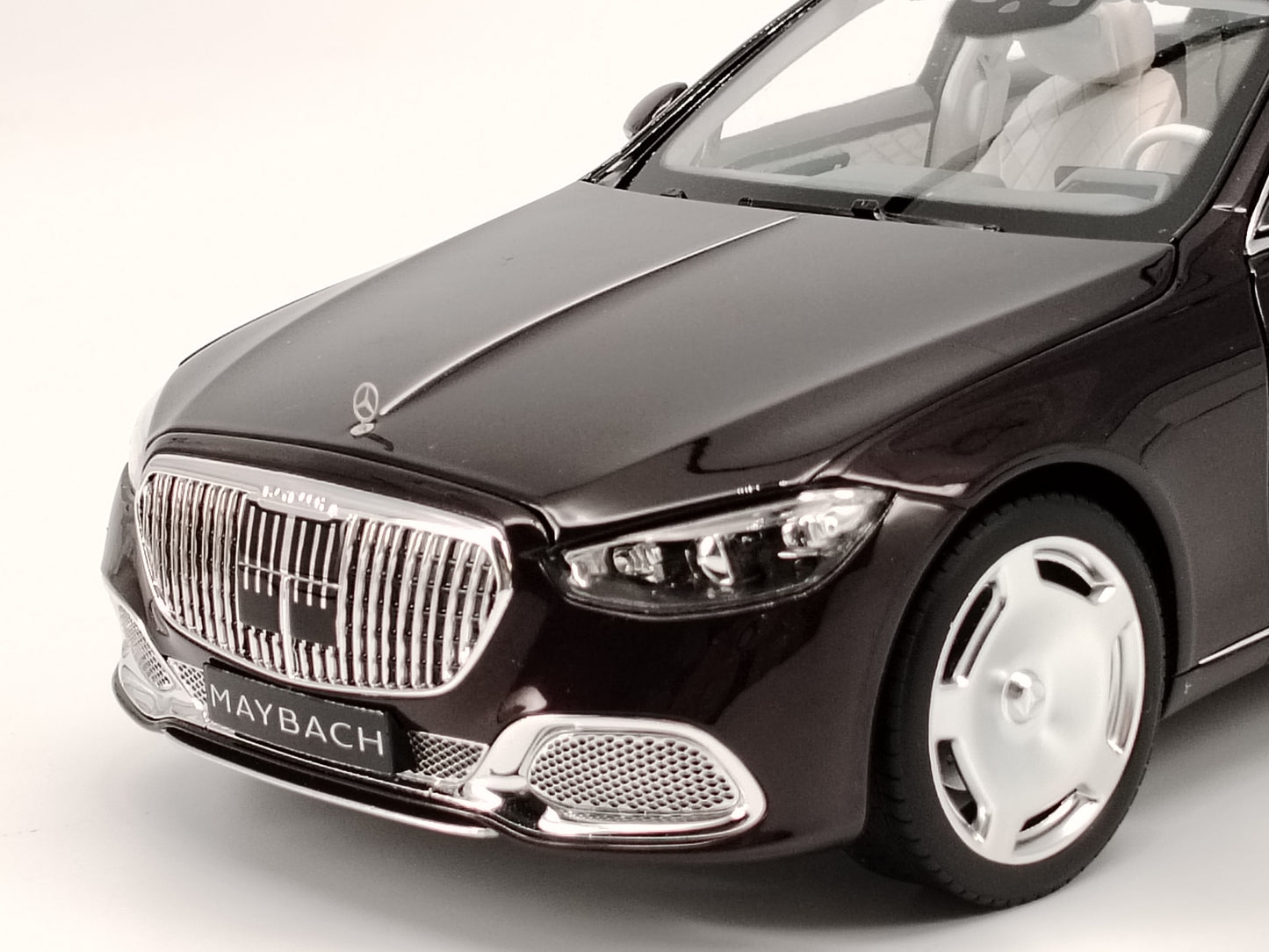 Norev 1/18 Mercedes-Benz Maybach S680C 2021 Red and Black Alloy Full Open Car Model NOR154