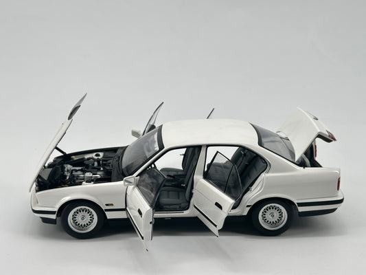 MINICHAMPS 1/18 BMW 535I e34 1988 White Alloy Simulation Model Car
