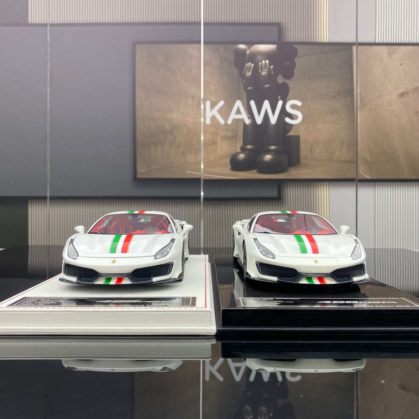 DM 1/18 Ferrari 488 pista resin fully opened fluorescent limited edition car model ornaments