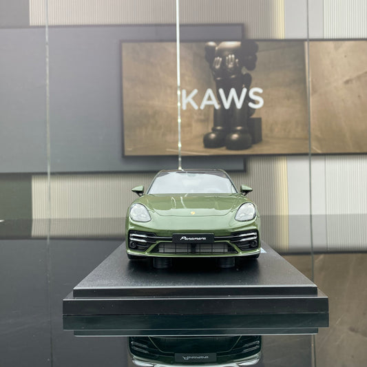 GT Spirit 1/18 Porsche Panamera Turbo S Sport Turismo Model