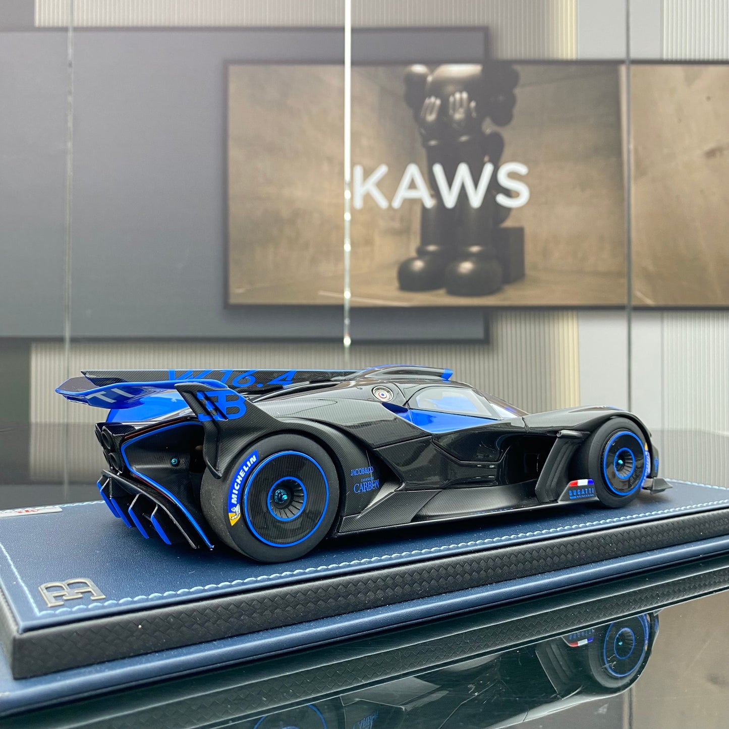 MR 1/18 Bugatti bolide blue and black high-quality simulation car model ornaments and gifts