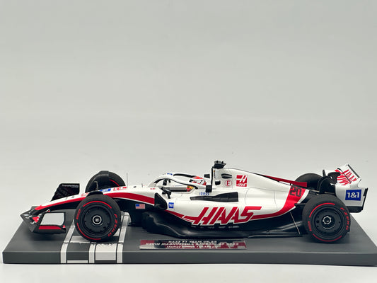 MINICHAMPS 1/18 HAAS F1 TEAM VF-22 KEVIN MAGNUSSEN BAHRAIN GP white and red F1 model 117220120