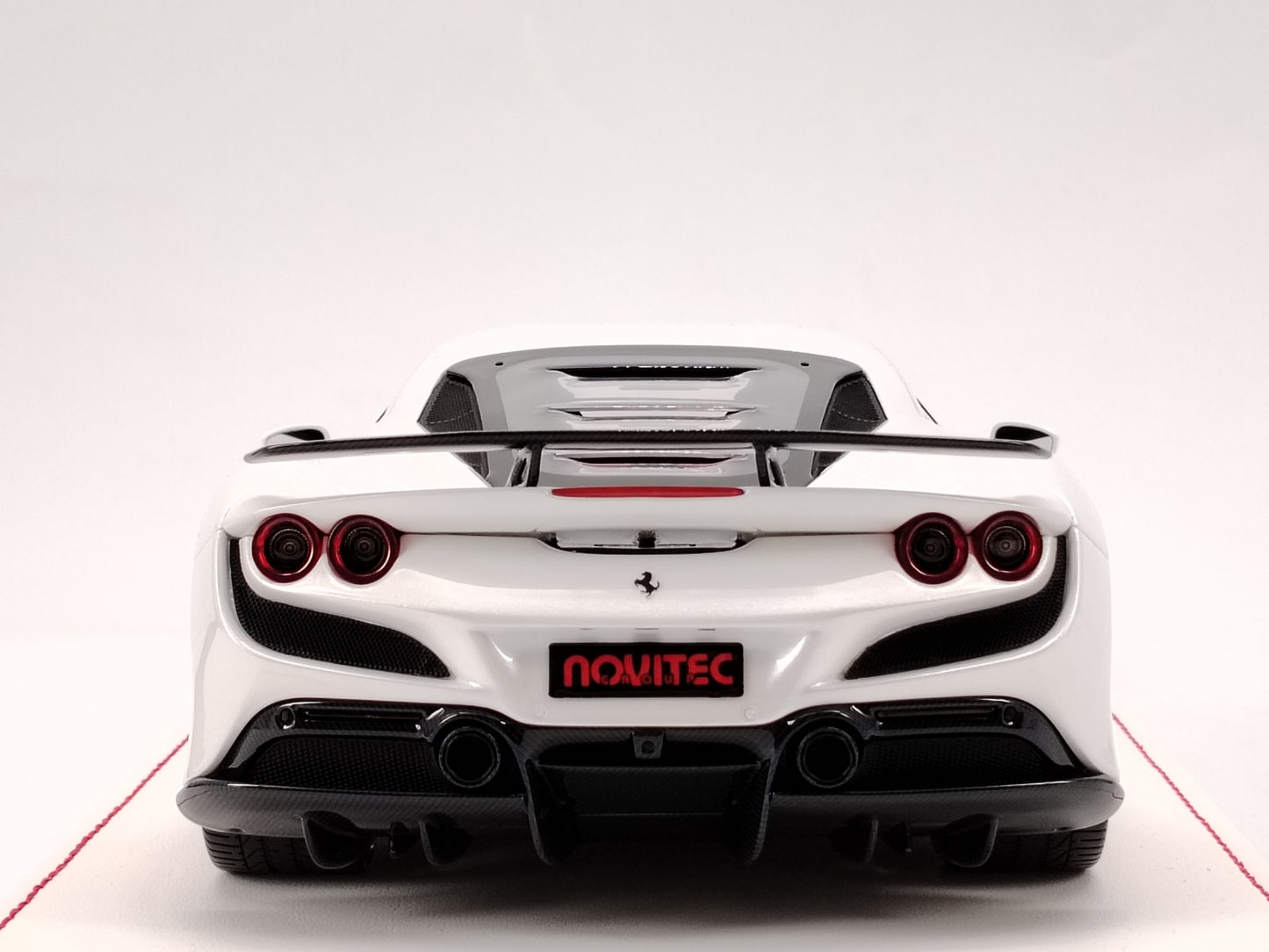 DG 1/18 Ferrari F8 White Limited Edition Simulation Car Model Ornament