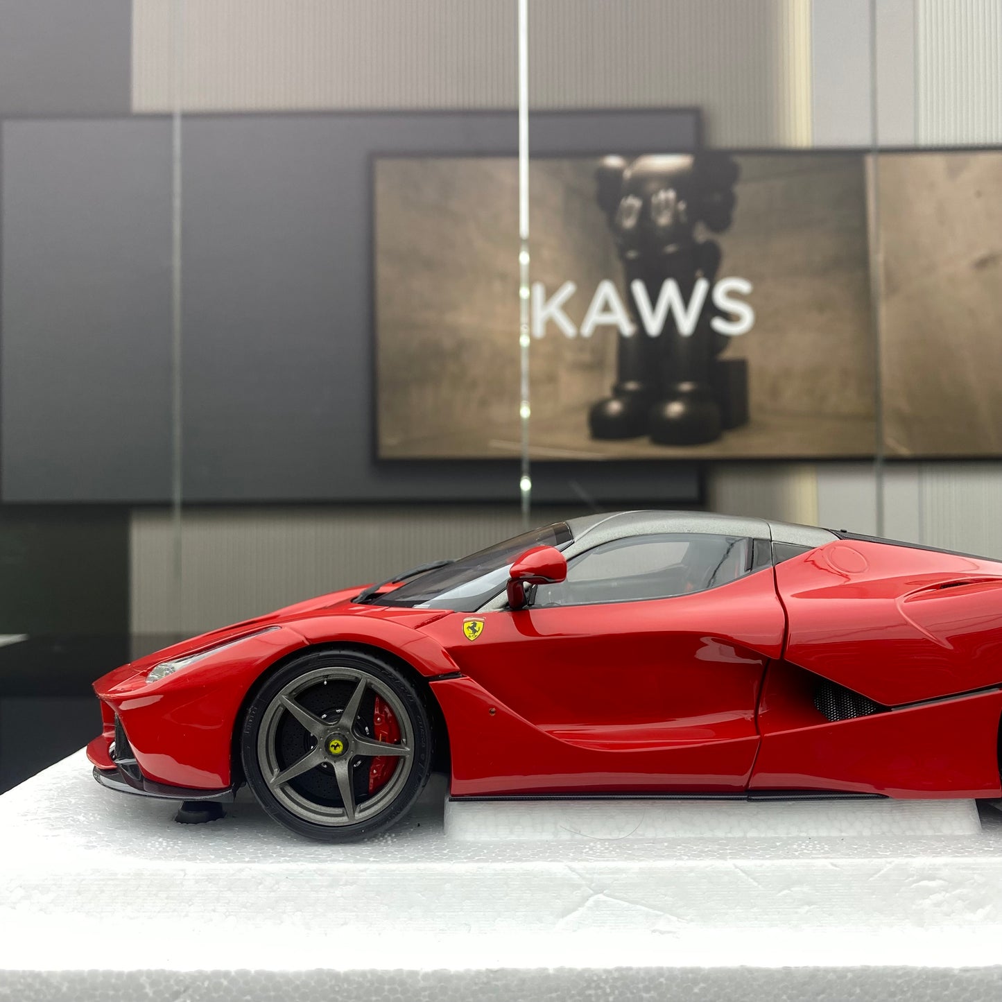 BBR 1/18 Ferrari LaFerrari Carbon Top Red Simulation Car Model Birthday Gift Ornaments