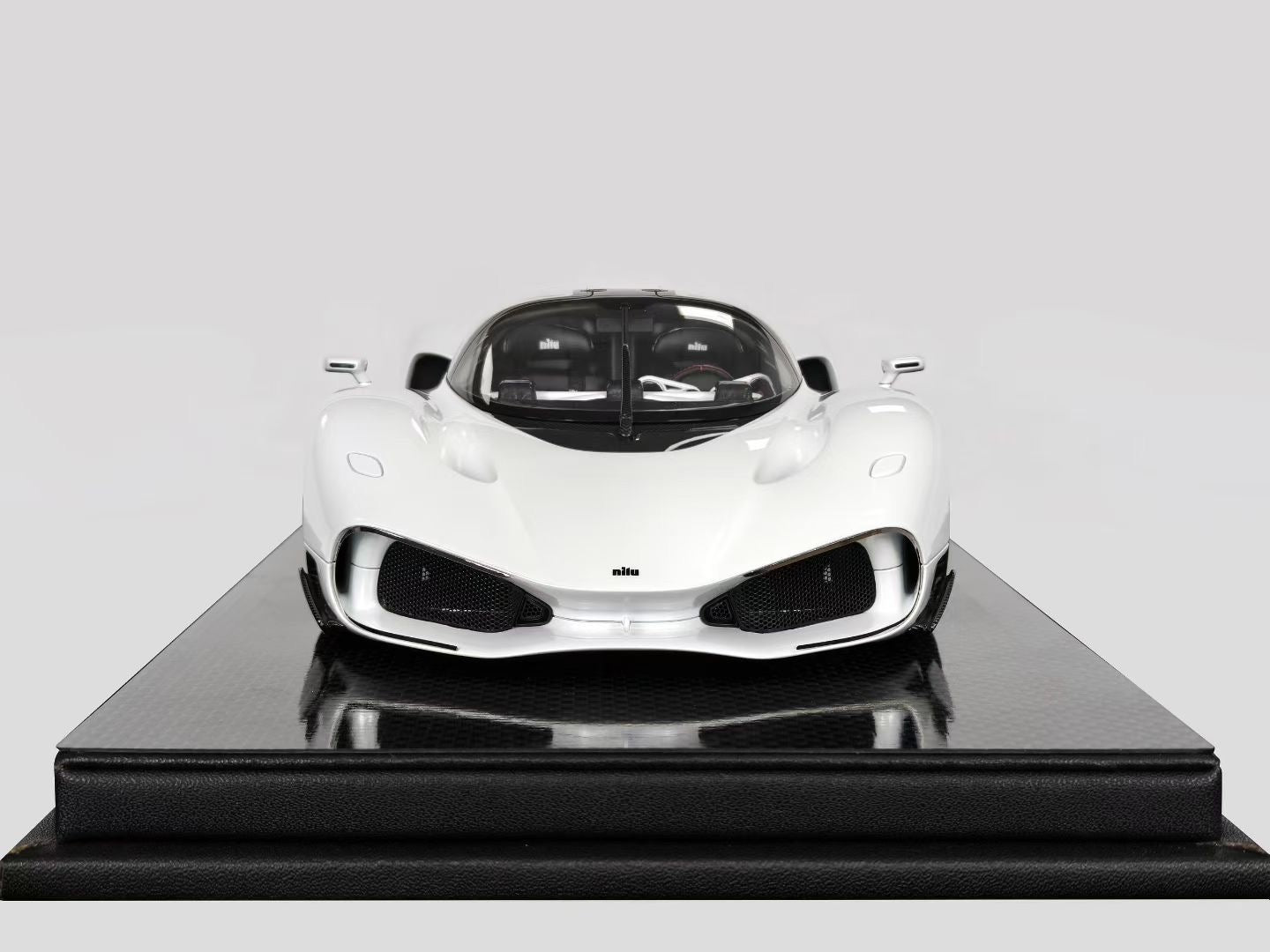 Frontiart 1/18 Nilu27 White Limited Edition Car Model Decoration
