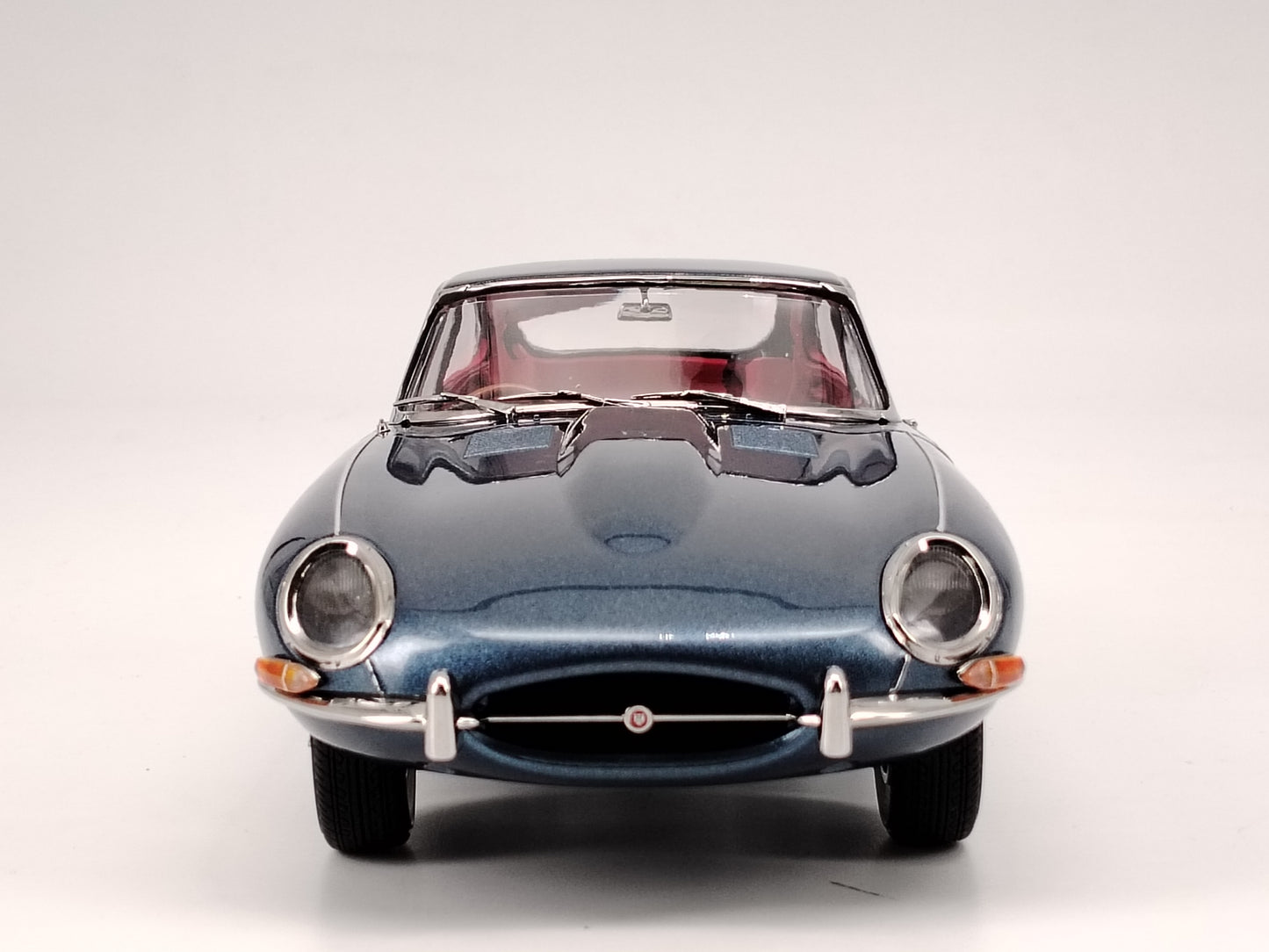 Kyosho 1/18 Jaguar E TYPE alloy simulation model car birthday gift ornaments