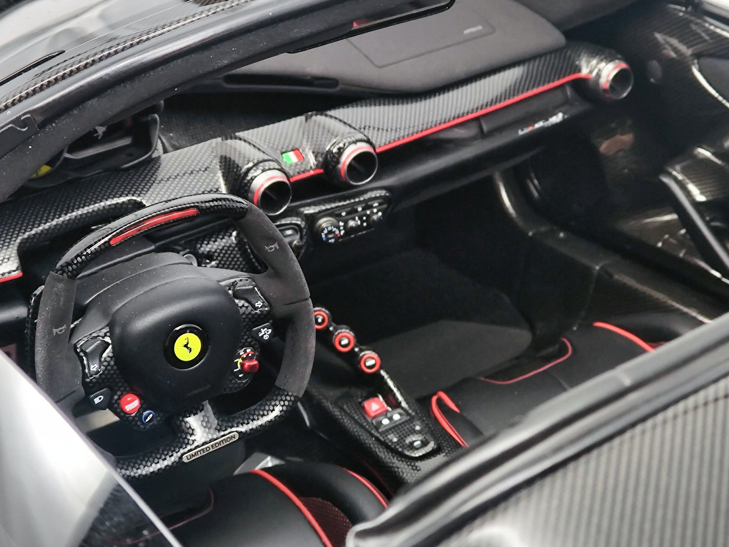 Amalgam 1/8 Ferrari LaFerrari Convertible Black High-end Simulation Car Model Ornaments