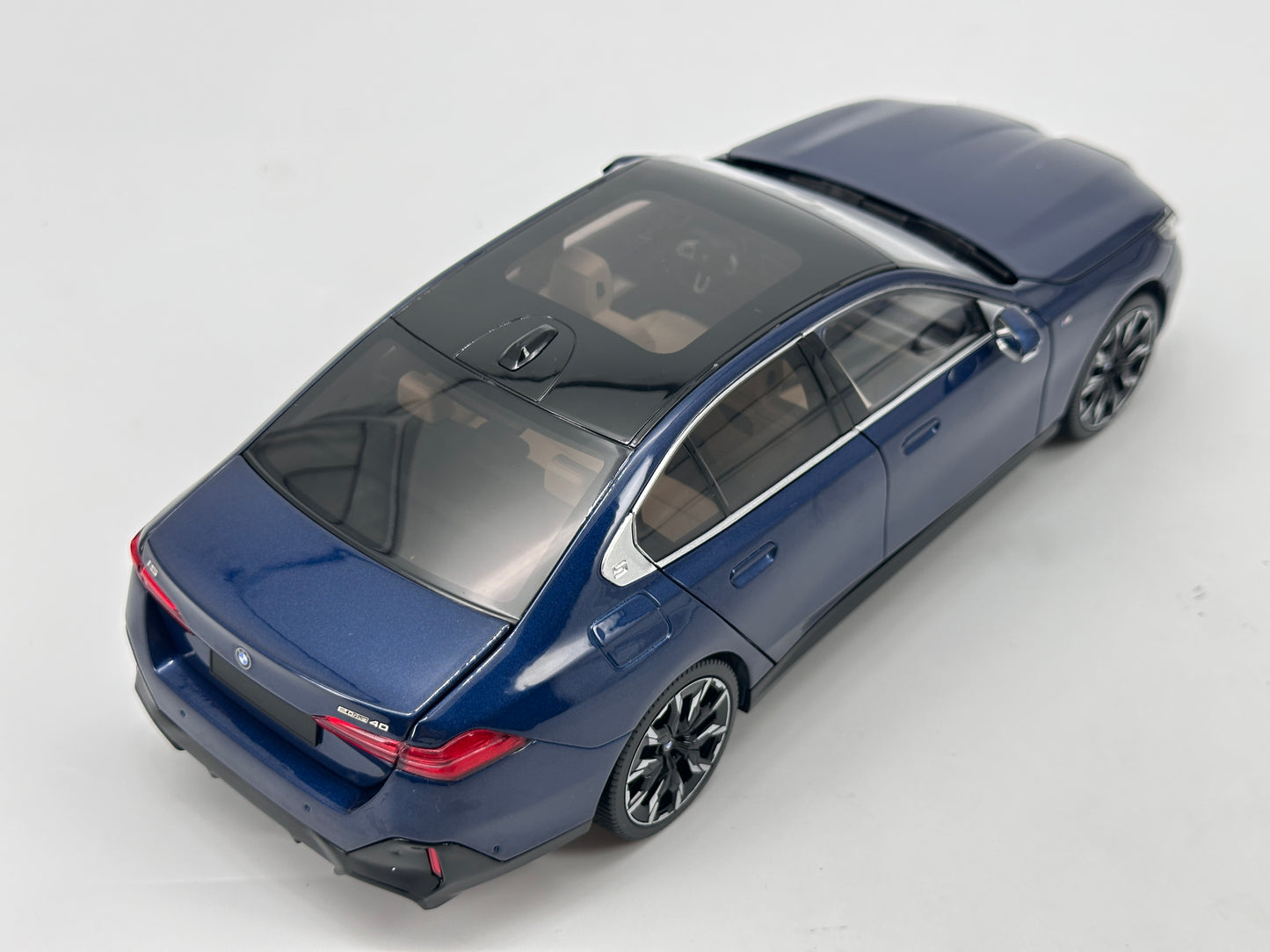 MINICHAMPS 1/18 BMW i5 Metallic Blue Alloy Car Model 110023400