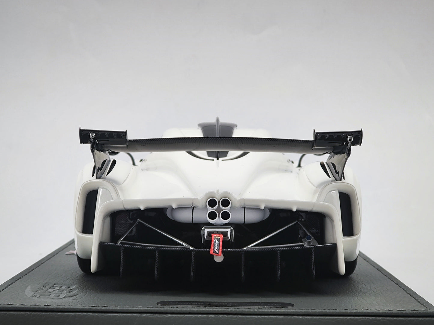 BBR 1/18 Pagani Huayra R White Simulation Car Model