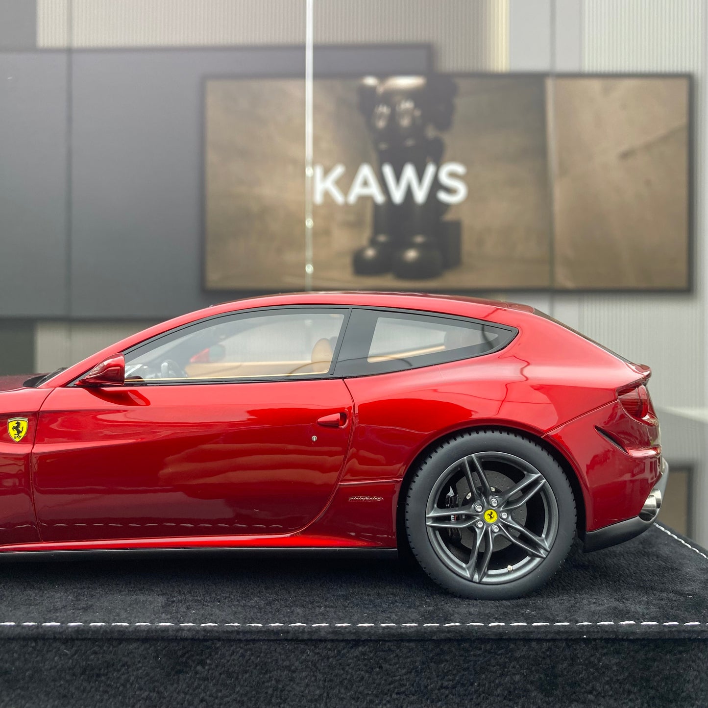 HH MODEL 1/18 Ferrari FF standard red metallic red limited edition simulation car model